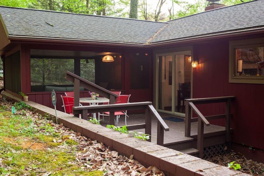 Lakeside Retreat: Pet-Friendly Cabin with Hot Tub & Outdoor Activities Mount Gretna Exterior photo