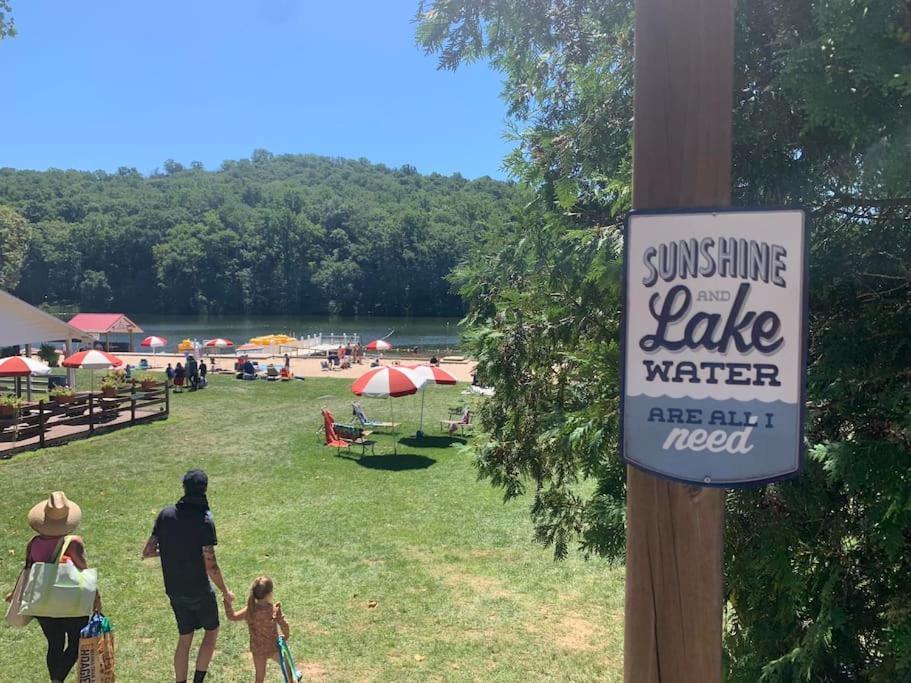 Lakeside Retreat: Pet-Friendly Cabin with Hot Tub & Outdoor Activities Mount Gretna Exterior photo