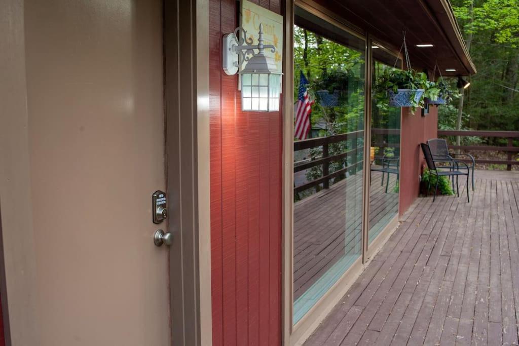 Lakeside Retreat: Pet-Friendly Cabin with Hot Tub & Outdoor Activities Mount Gretna Exterior photo