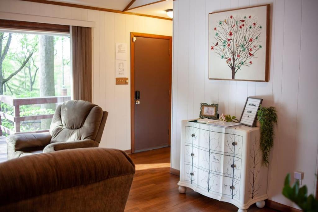 Lakeside Retreat: Pet-Friendly Cabin with Hot Tub & Outdoor Activities Mount Gretna Exterior photo